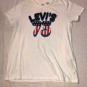 Levi’s short sleeve top